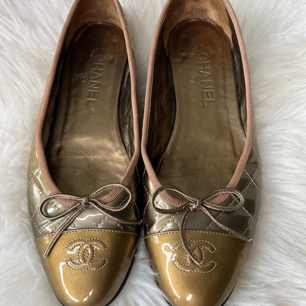 CHANEL Gold Ombre Ballet Flats, CC logo. Size 39.5